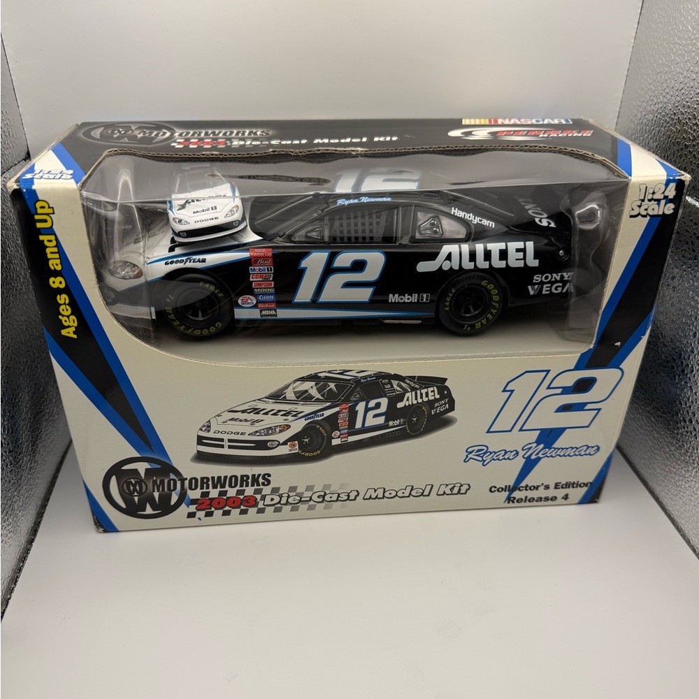 NASCAR Motorworks 2008 1:24 Scale Die-Cast Model Kit Car Ryan Newman Chevy